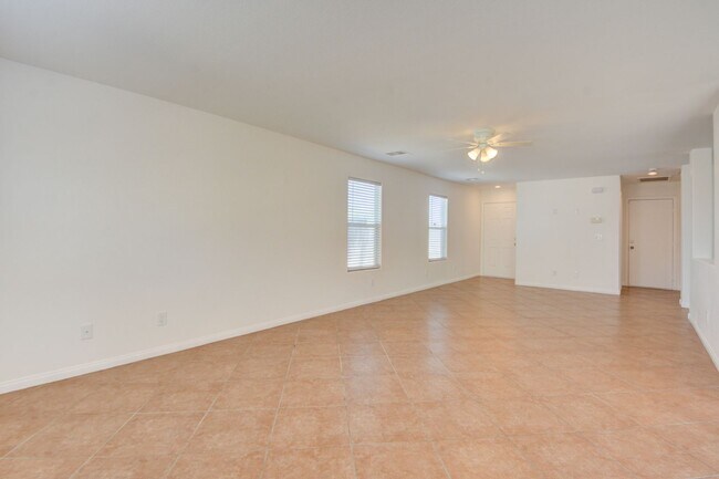 Building Photo - Fabulous 3 bed/2.5 bath two-story home in ...