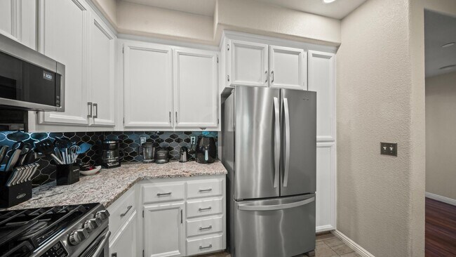 Building Photo - 2862 Pearblossom Dr