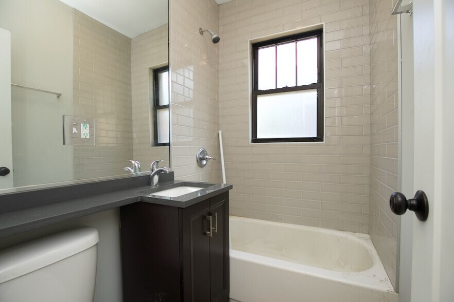 Building Photo - 2710 N Mildred Ave