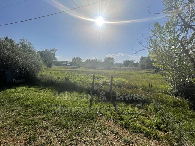 Building Photo - 3613 Highland Dr