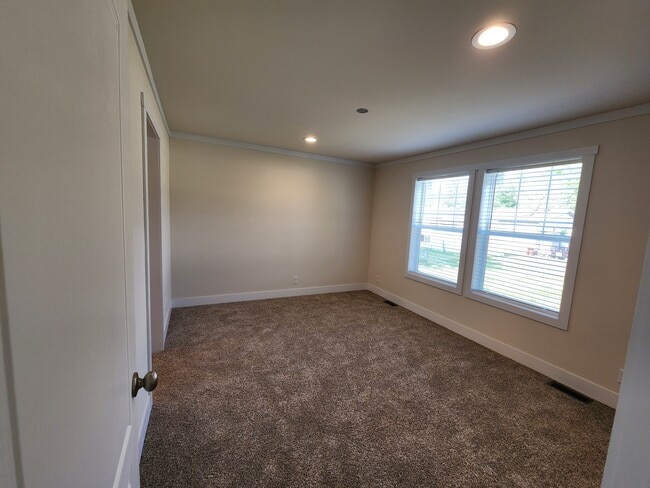 Building Photo - 17 Video Ct