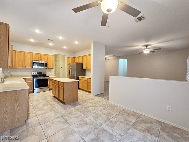 Building Photo - 533 Carmel Mesa Dr
