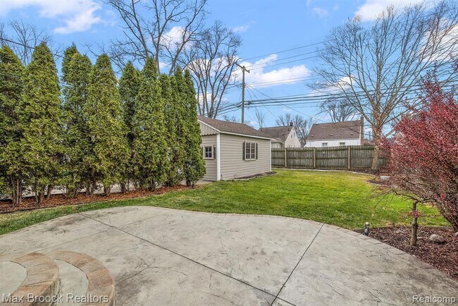 Building Photo - 1079 Larkmoor Blvd