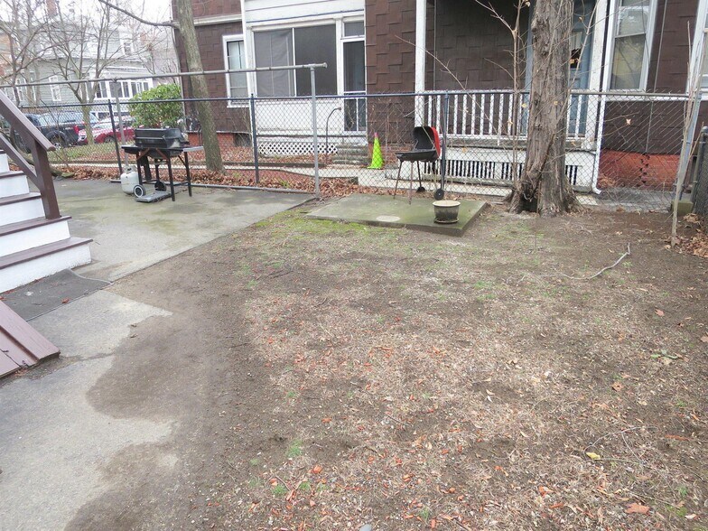 Building Photo - 145 Orchard St