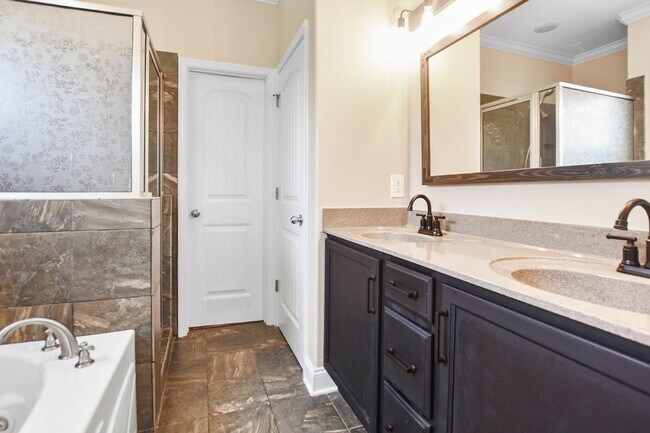 Building Photo - Pet Friendly Three Bedroom with Bonus!