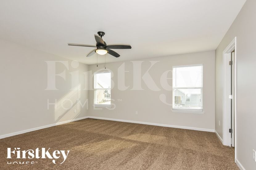 Building Photo - 120 Champions Ln