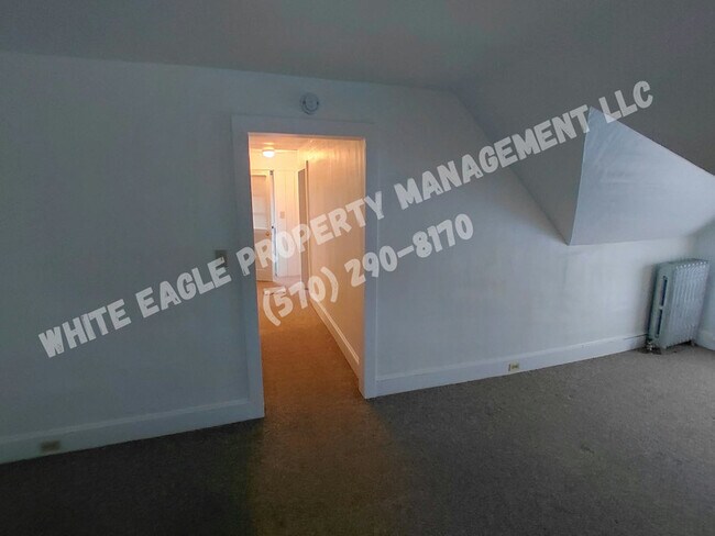 Building Photo - 1618 Roselyn Street