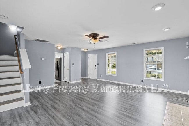 Building Photo - 130 Breezewood Dr