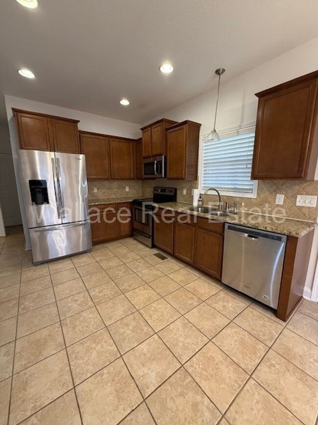 Building Photo - LOCATED IN HALLS:  BEAUTIFUL 2 STORY HOME WITH 3 BEDROOMS AND 2.5 BATHS