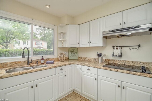 Building Photo - 590 Tenbee Ln