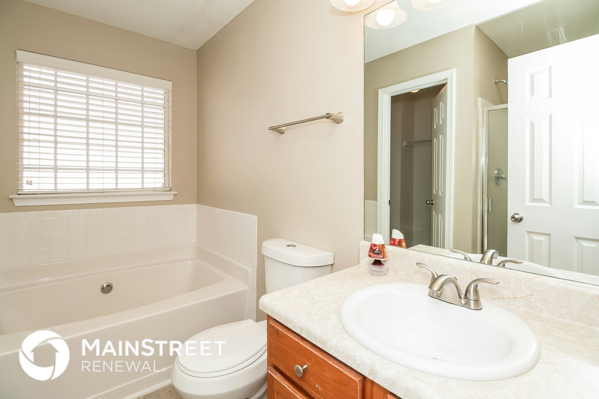Building Photo - 2413 Hackamore Dr