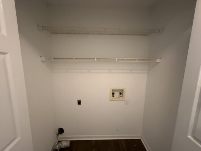 Building Photo - Apartment For Rent