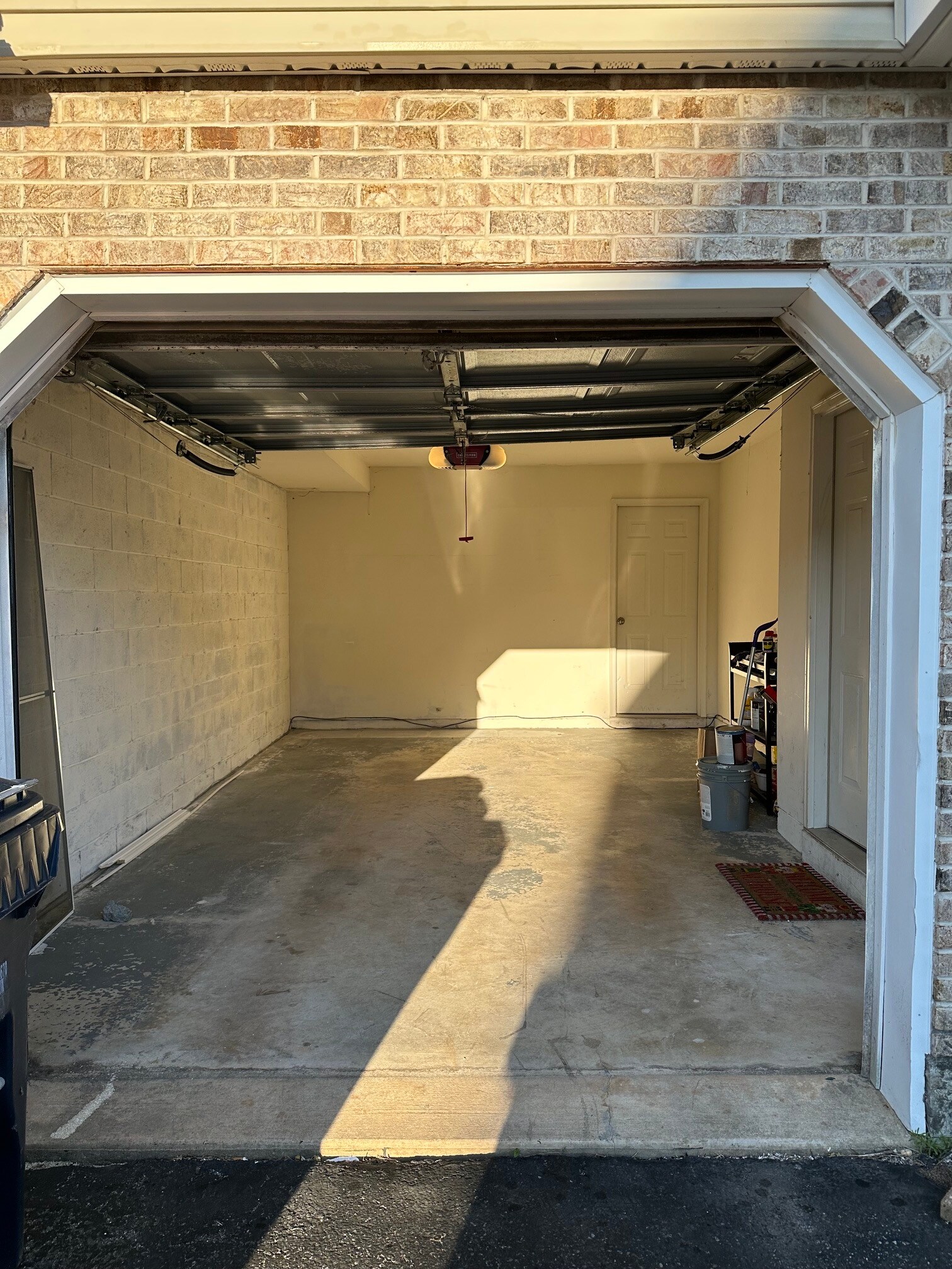 Building Photo - 517 Sally Ln