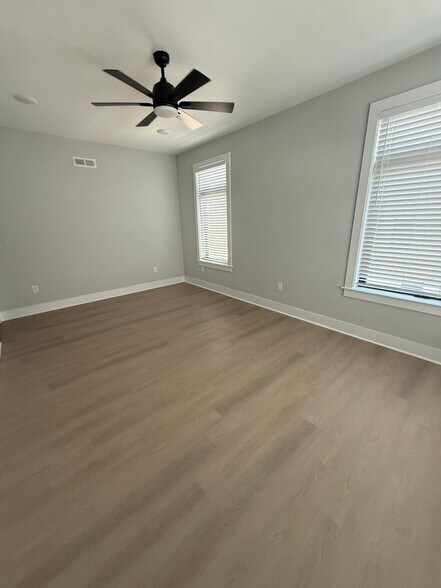 Building Photo - 7521 Ridge Ave