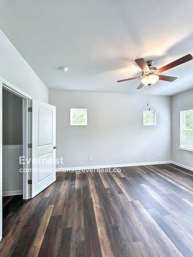 Building Photo - 305 Pawley Dr