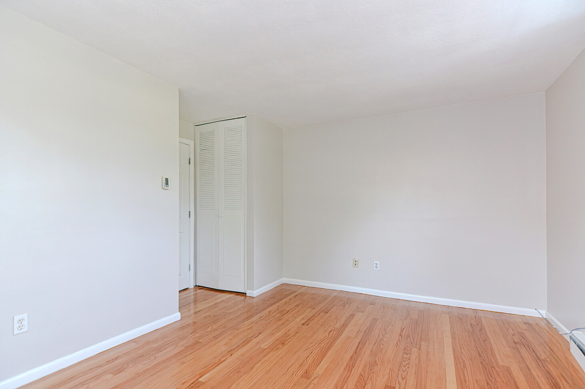 Building Photo - 4 Colonial Village Dr