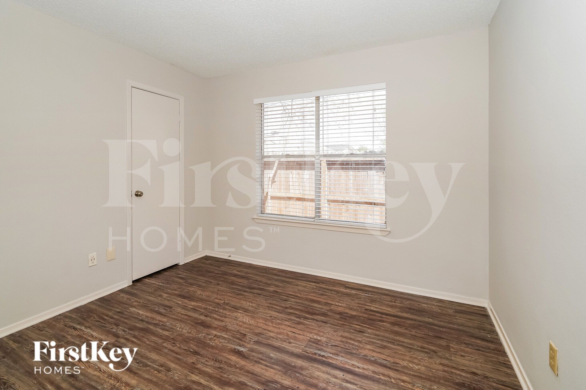 Building Photo - 21134 Western Valley Dr