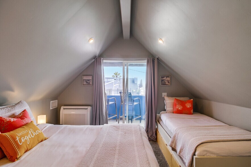 Building Photo - 735 Whiting Ct