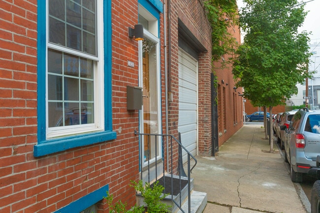Building Photo - 1828 Olive St