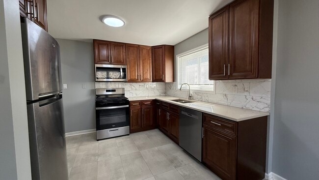 Building Photo - 5843 N Cicero Ave