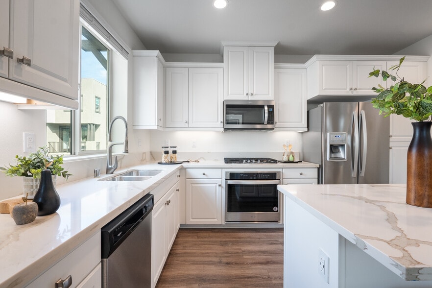 Building Photo - 2325 Verano Way