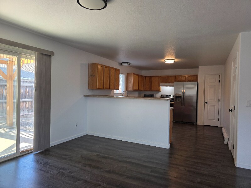 Building Photo - 2821 Village Park Dr