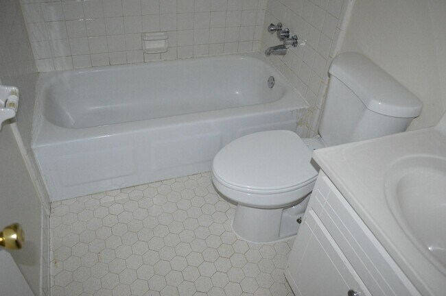 Building Photo - 3856 Jasmine Dr