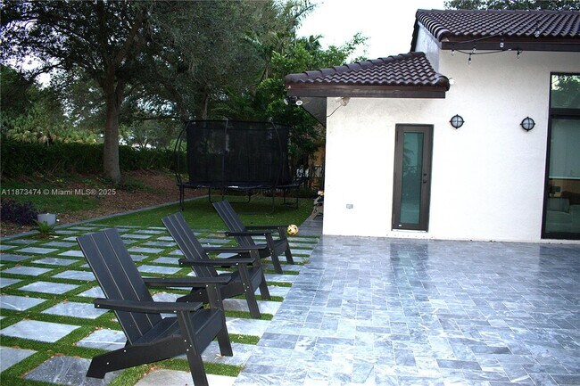 Building Photo - 1489 Lantana Ct