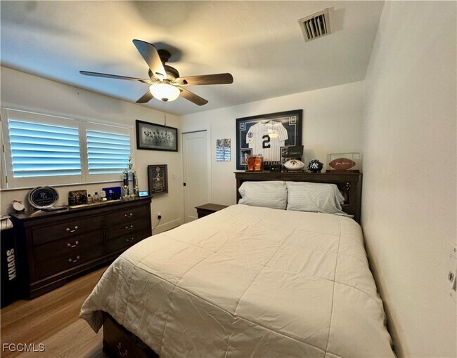 Building Photo - 5241 SW 2nd Pl