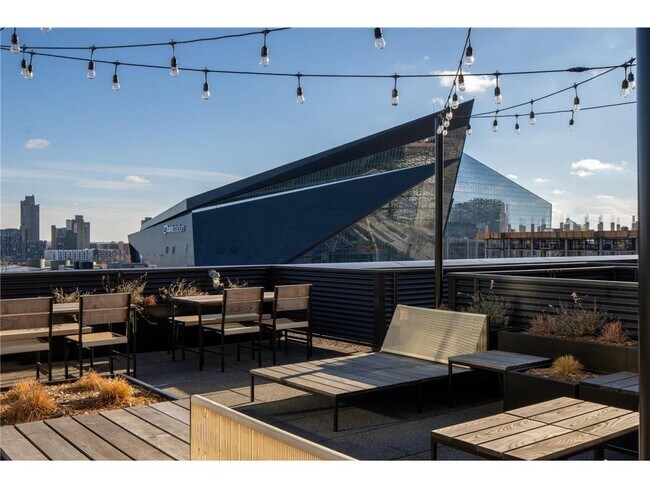 Building Photo - 250 Park Ave