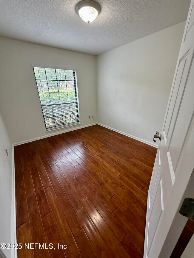 Building Photo - 13056 Clearbrook Ct