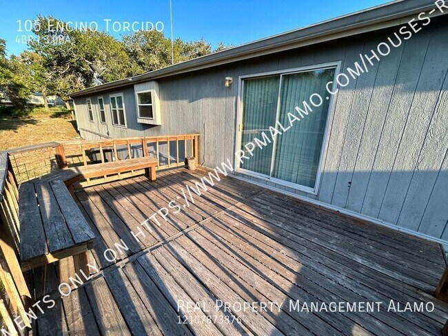 Building Photo - 105 Encino Torcido