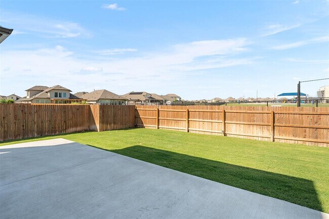 Building Photo - 121 Rangel Dr