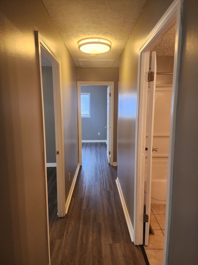 Building Photo - 3 BR - 1BTH Single Family Home!