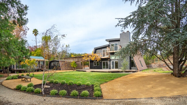 Building Photo - 870 Fitchview Lane-SI ID1538705P