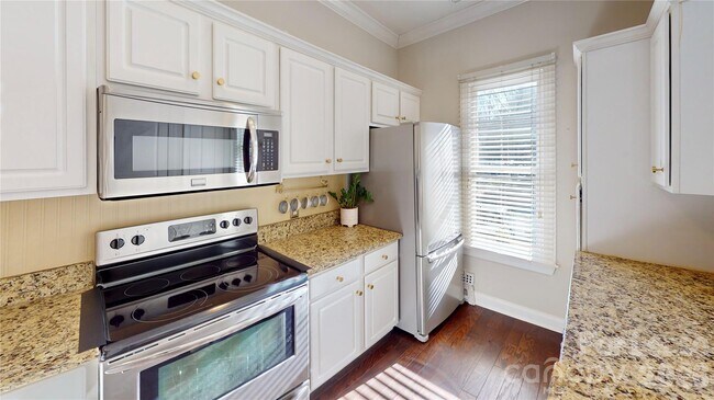 Building Photo - 1009 Park West Dr