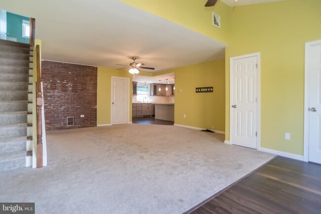 Primary Photo - 68 Nettletree Ln