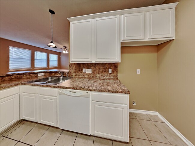 Building Photo - 6220 Stoney Creek Dr