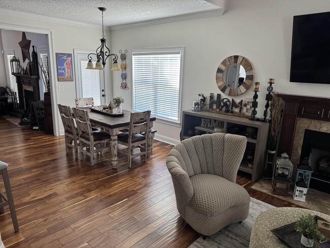 Building Photo - 305 Taylor Elaine Dr