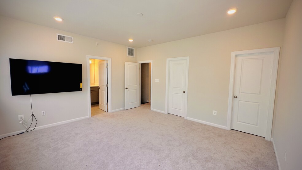 Building Photo - 66 Garden Meadow Pl