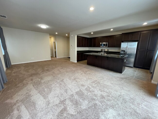 Building Photo - 3845 Lookout Dr