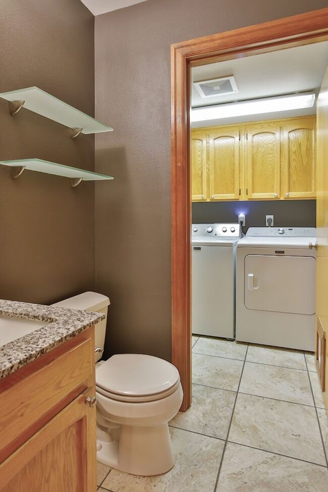 Building Photo - Lovley Home in Oak Harbor and Pet Friendly!