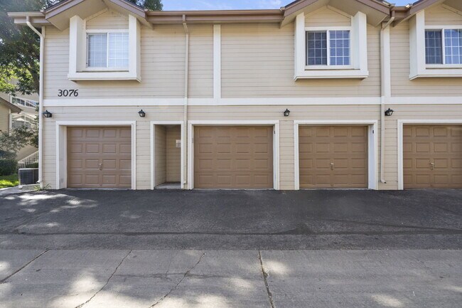 Building Photo - "Chic & Spacious 2-Bed, 2-Bath Condo with Granite Elegance in Littleton!"