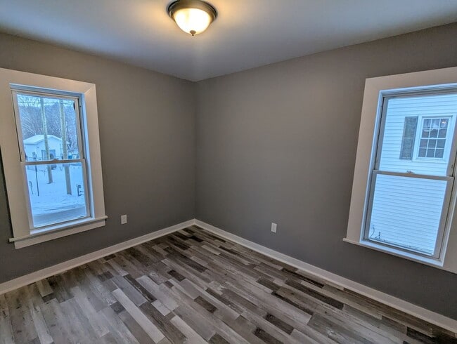 Building Photo - 19 Main St