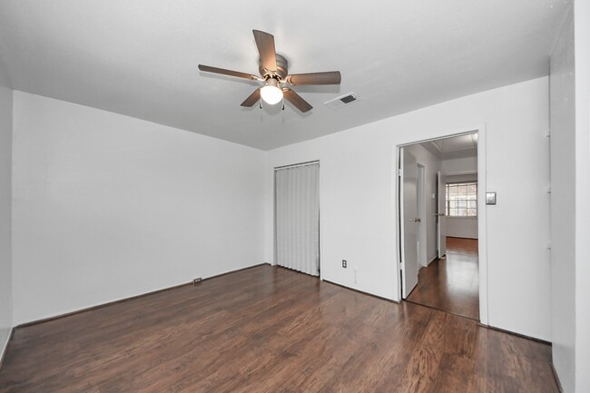 Building Photo - 7954 Grove Ridge Dr