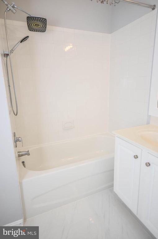 Building Photo - 116 Moore Dr