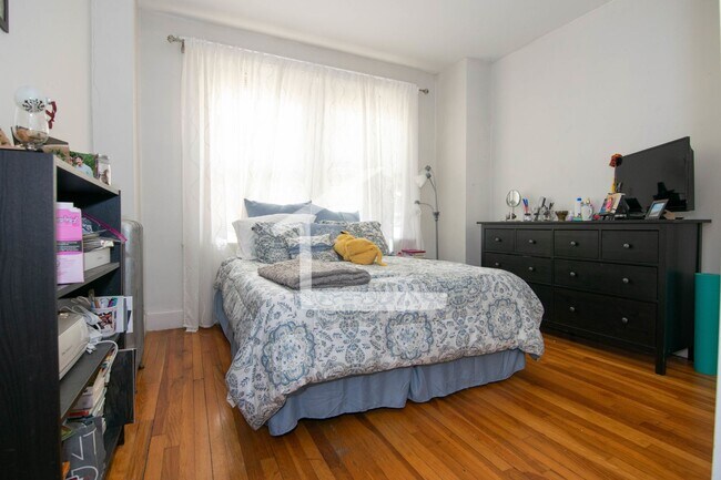 Building Photo - Great Value 4-bed, 2-bath w/ Heat/ Hot Water Included