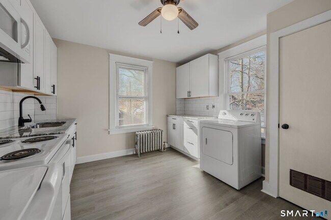 Building Photo - 113 Pequot Ave