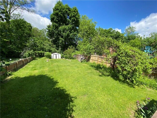 Building Photo - 208 Bassett St