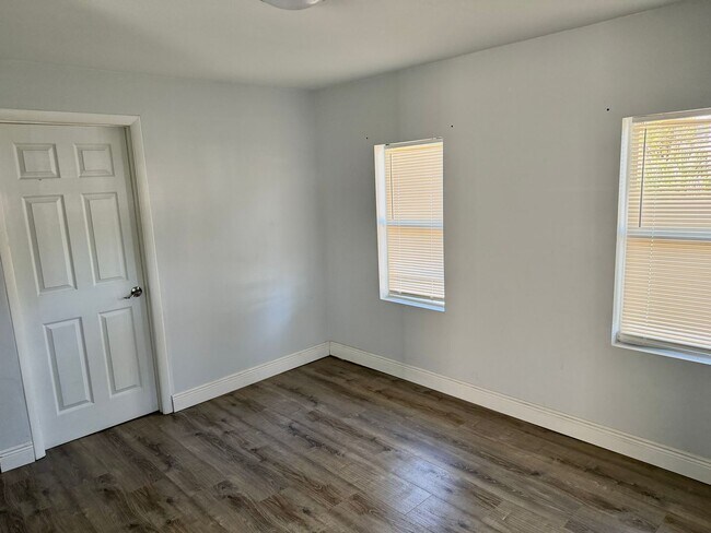 Building Photo - Fully Remodeled 2/1 in the heart of Tampa